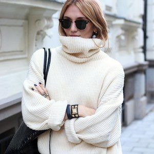 Gap Thick Ivory Turtleneck/Cowled Neck Sweater